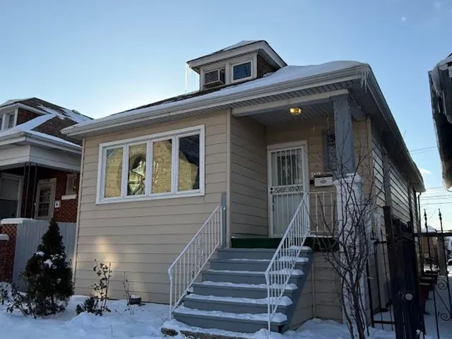 $2,750 | 5438 South Washtenaw Avenue, Chicago, IL 60632