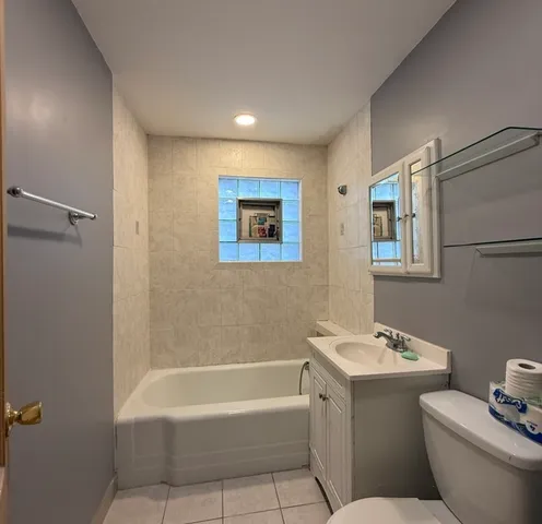 $2,750 | 5438 South Washtenaw Avenue, Chicago, IL 60632