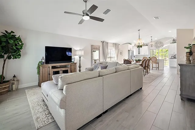 $390,000 | 5016 Northeast 125th Loop, Oxford, FL 34484