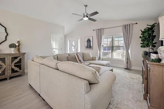 $390,000 | 5016 Northeast 125th Loop, Oxford, FL 34484