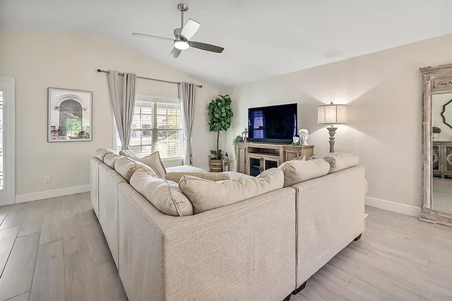 $390,000 | 5016 Northeast 125th Loop, Oxford, FL 34484