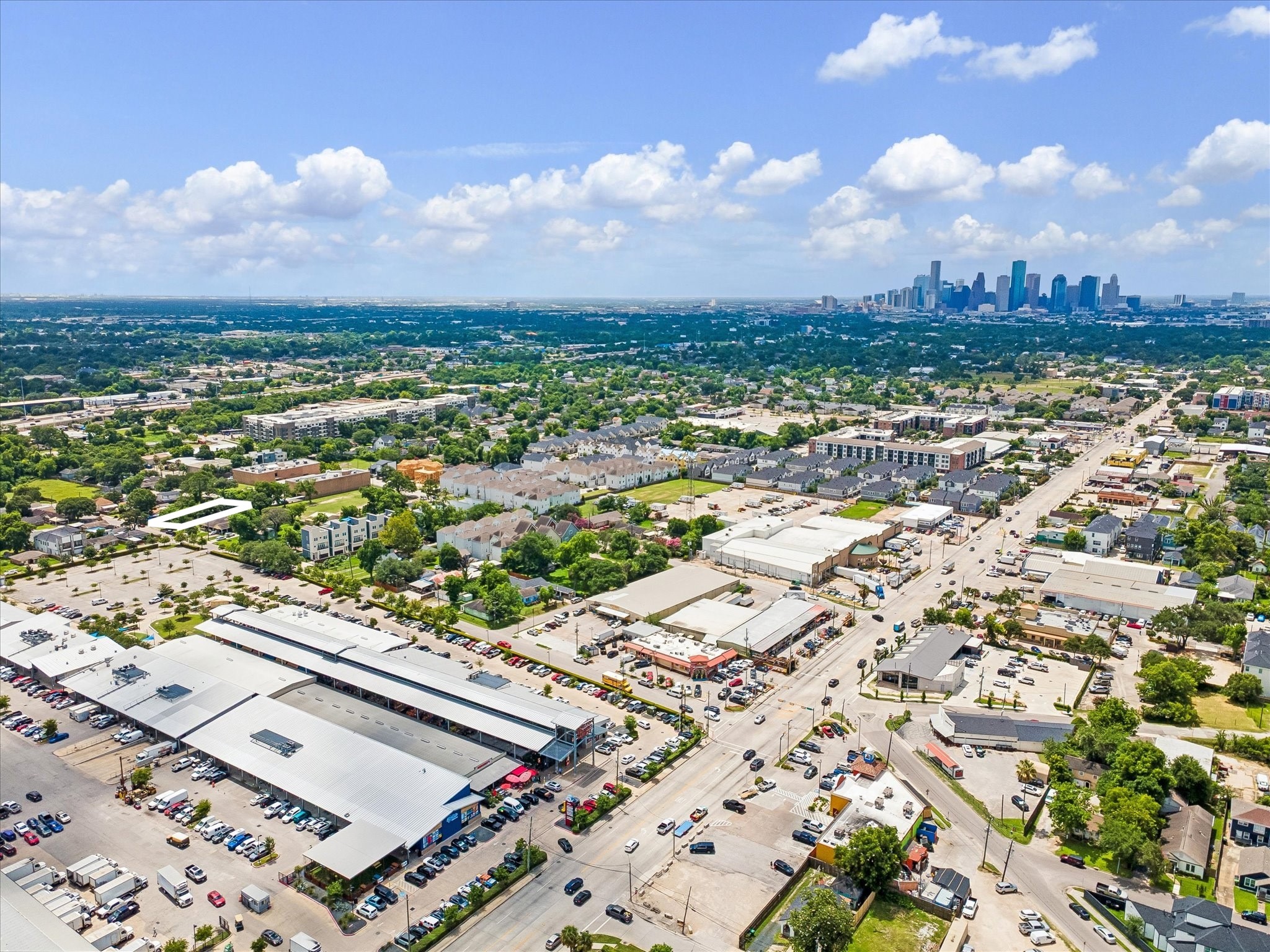 515 Service Street Houston, TX 77009 - Photo 2 of 7 Steps away from the Houston Farmers Market, great restaurants, and other local developments.