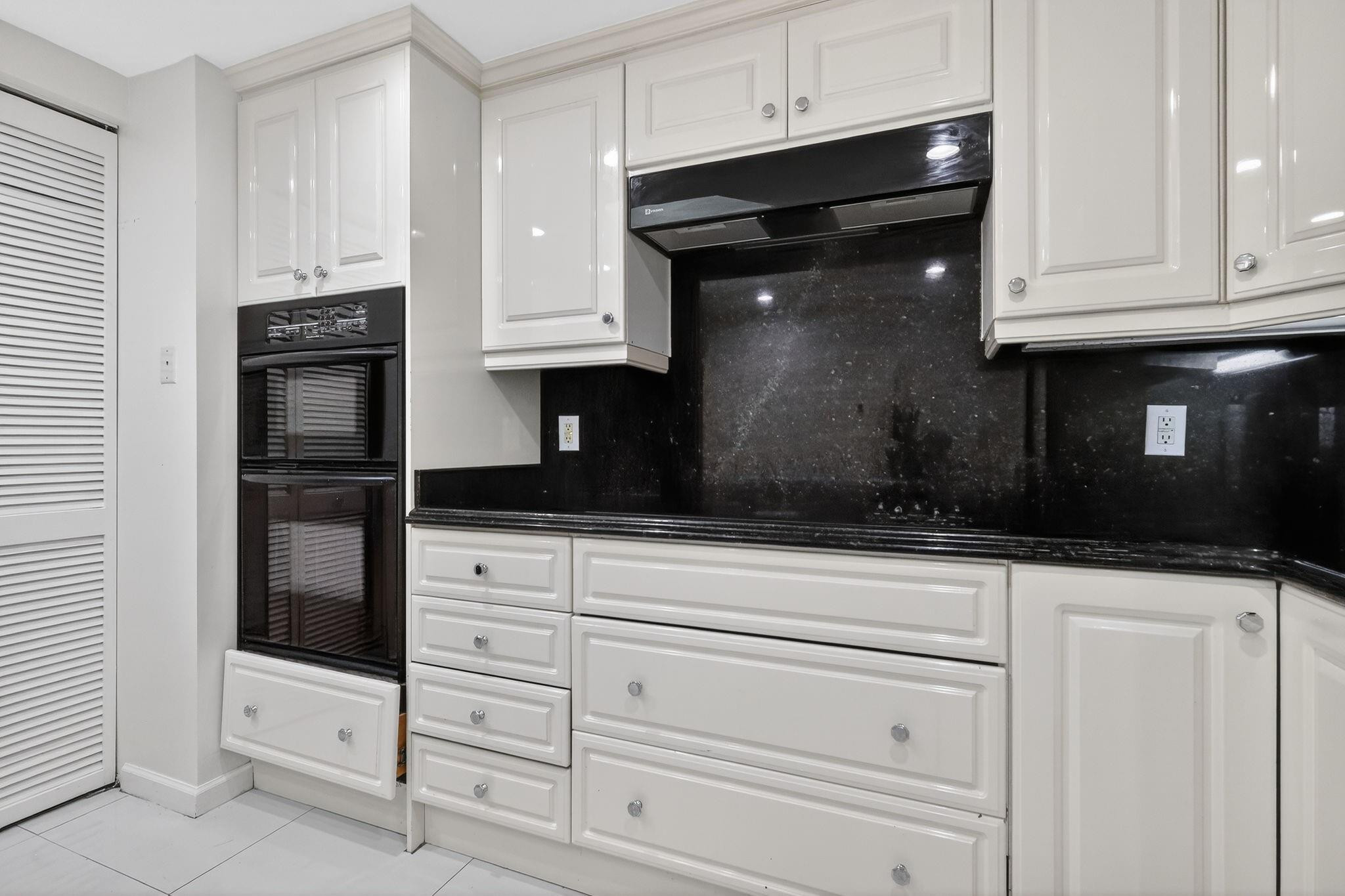 9595 Collins Avenue, Unit N8F Surfside, FL 33154 - Photo 18 of 48 Photo 18