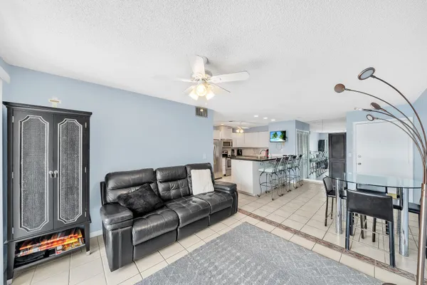 $2,100 | 130 Cypress Club Drive, Unit 331, Pompano Beach, FL 33060