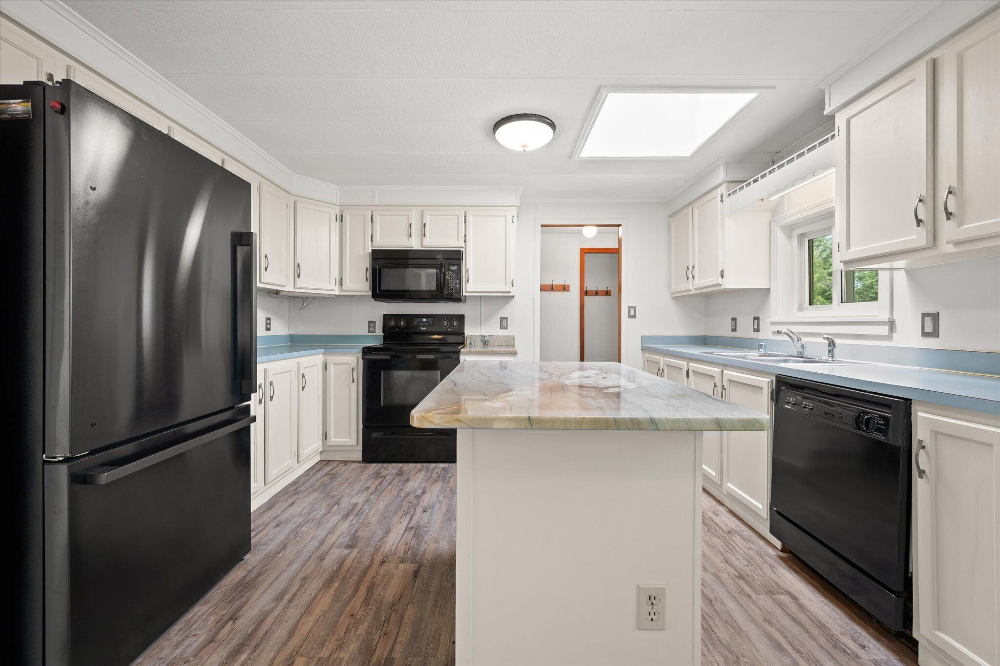 47 Shepherd Drive Bangor, ME 04401 - Photo 9 of 43 Kitchen