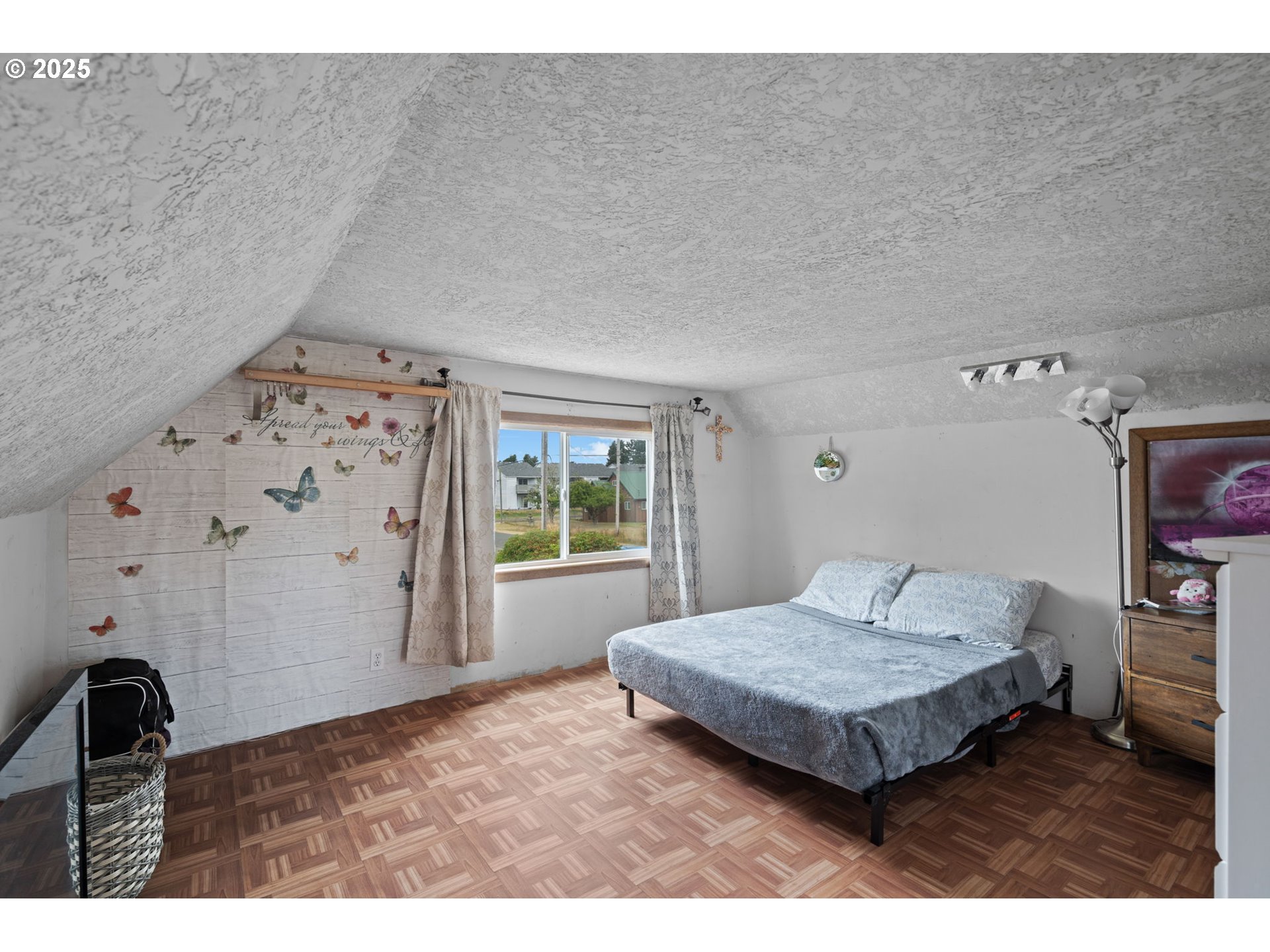 472 7th Avenue Hammond, OR 97121 - Photo 17 of 32 a living room with furniture and a table