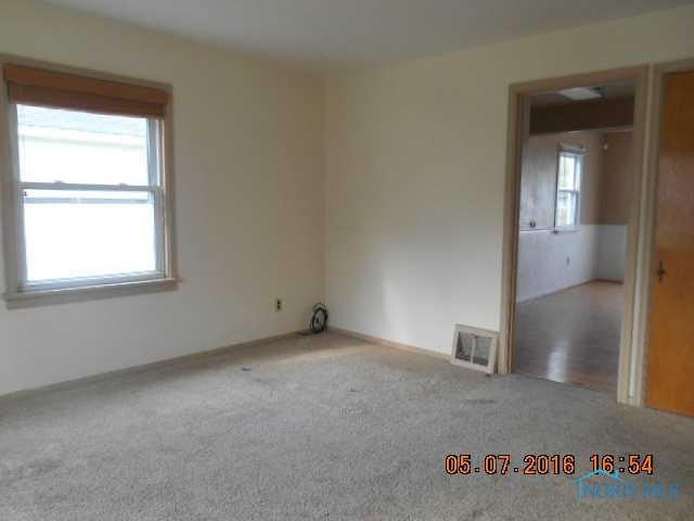 2933 Chipplegate Road Toledo, OH 43614 - Photo 6 of 12 Dining Room.