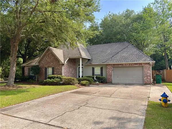 $2,400 | 909 Chevreuil Street, Mandeville, LA 70448