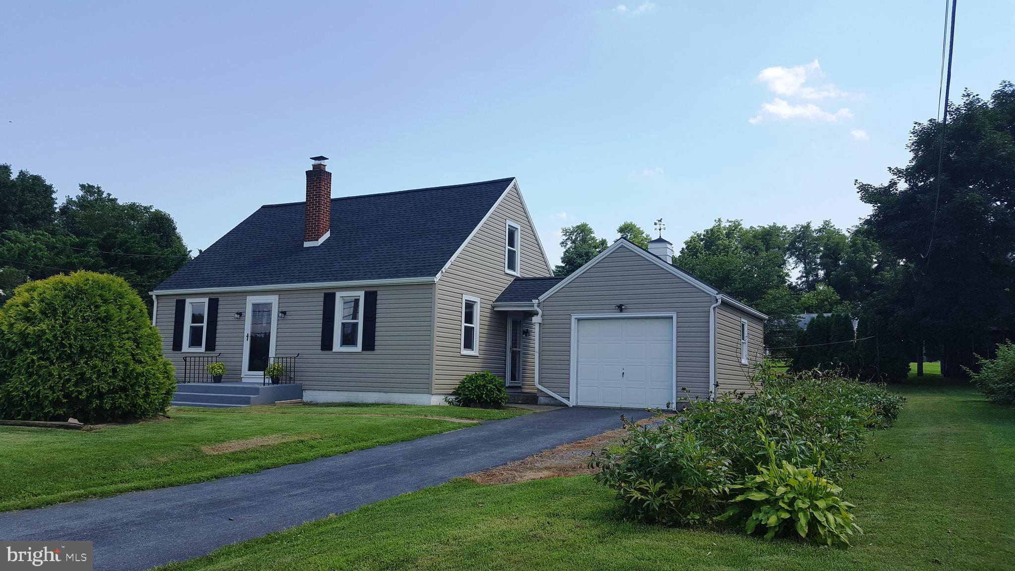 1477 Lutztown Road Boiling Springs, PA 17007 - Photo 8 of 36 Garage w/ covered access to home. Peaceful living