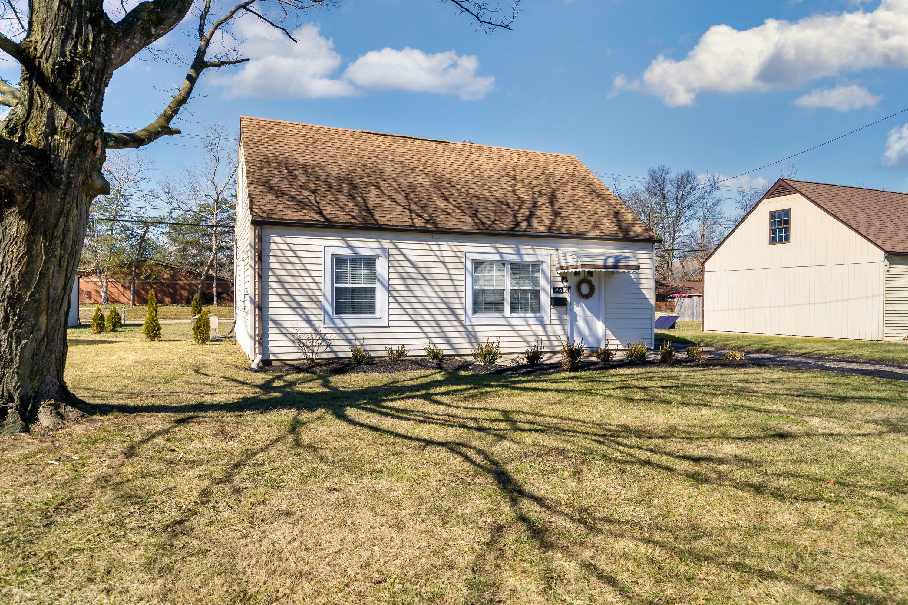 965 Exeter Road Columbus, OH 43213 - Photo 1 of 25
