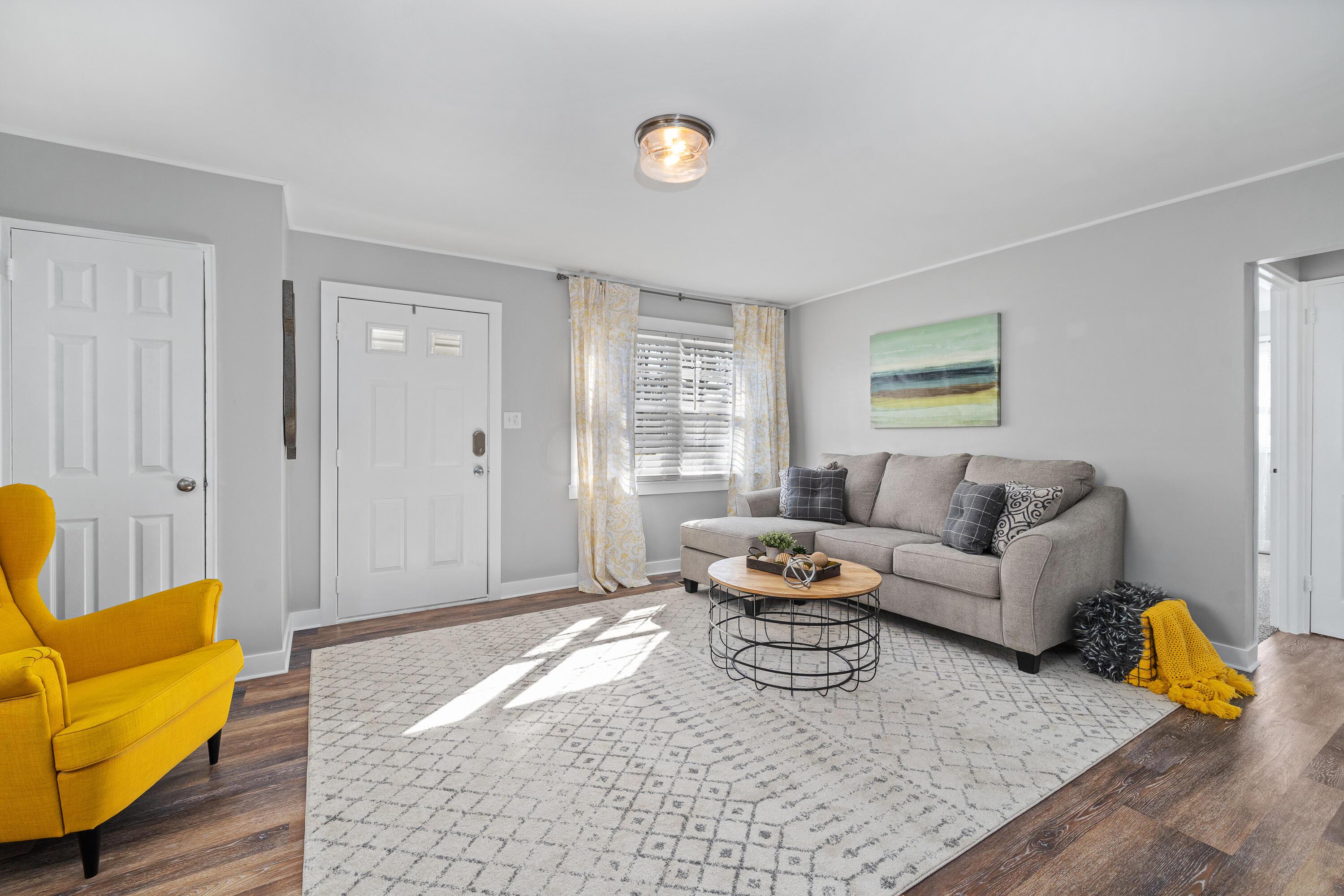 965 Exeter Road Columbus, OH 43213 - Photo 4 of 25