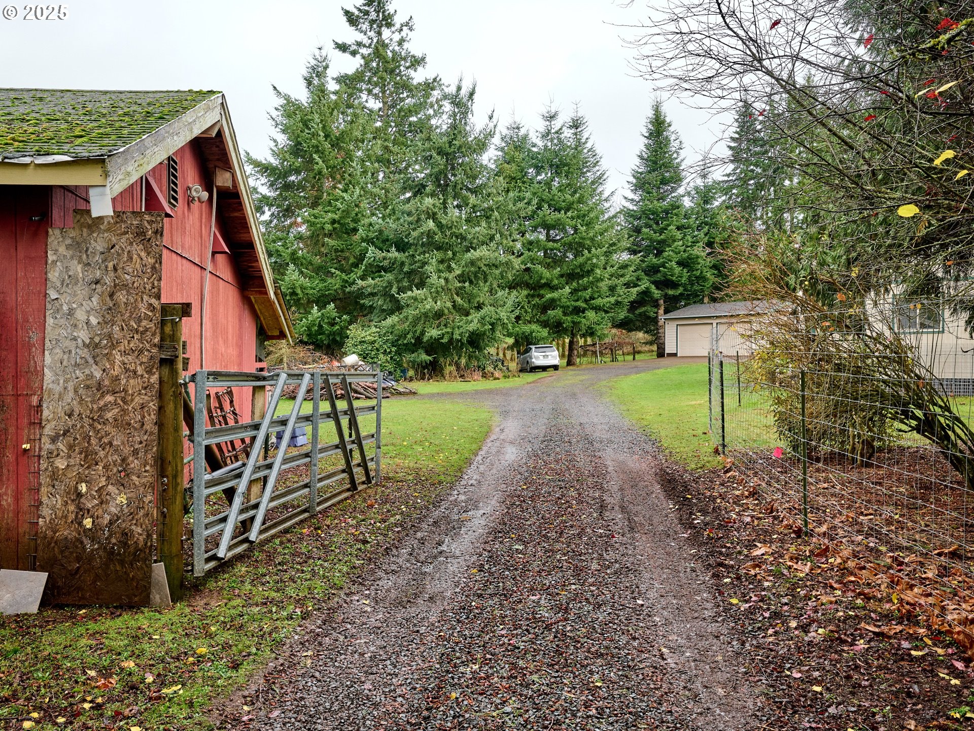 20788 Hazelnut Ridge Road Scotts Mills, OR 97375 - Photo 3 of 46 a garden view with a seating space