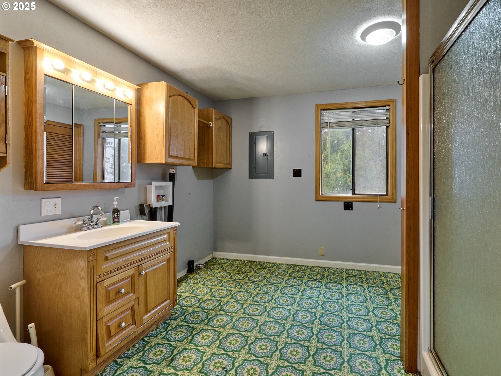20788 Hazelnut Ridge Road Scotts Mills, OR 97375 - Photo 45 of 46 a bathroom with a sink a toilet and mirror