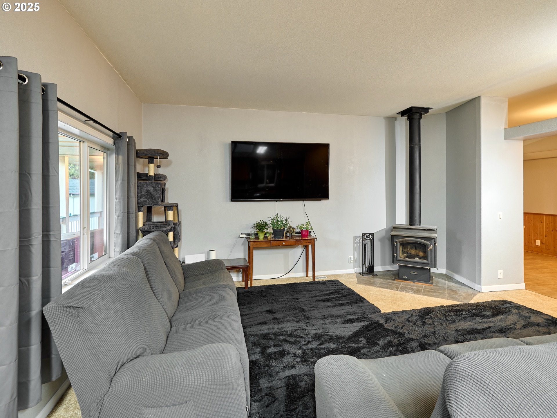 20788 Hazelnut Ridge Road Scotts Mills, OR 97375 - Photo 9 of 46 a living room with furniture and a flat screen tv
