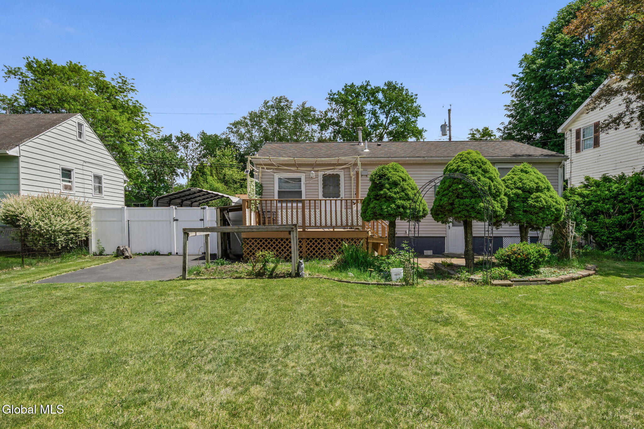 327 Manchester Road Schenectady, NY 12304 - Photo 12 of 16 2-web-or-mls-327-manchester-rd