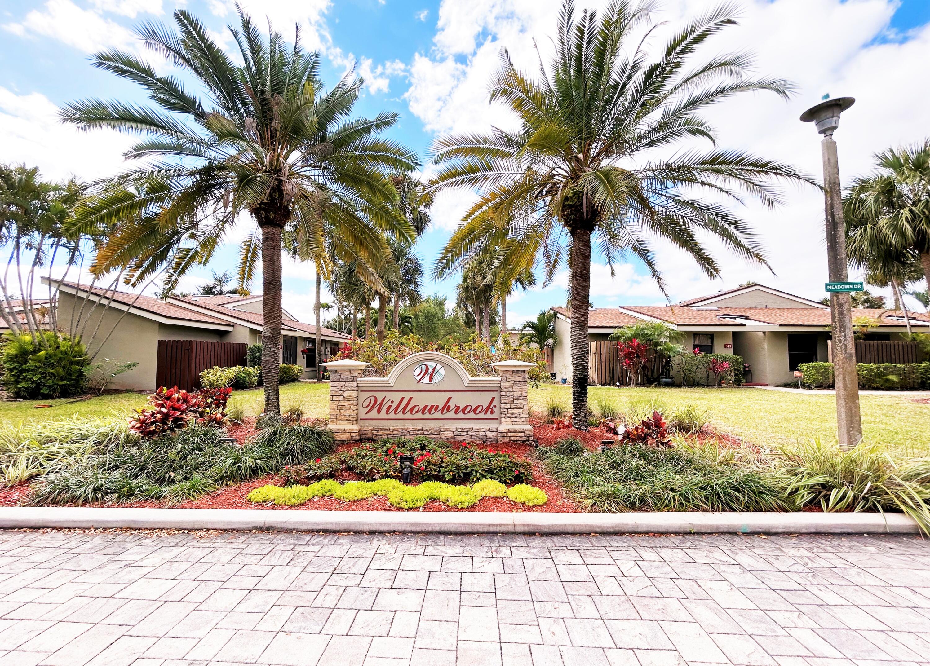 201 Meadows Drive Boynton Beach, FL 33436 - Photo 28 of 40 a view of swimming pool with palm trees