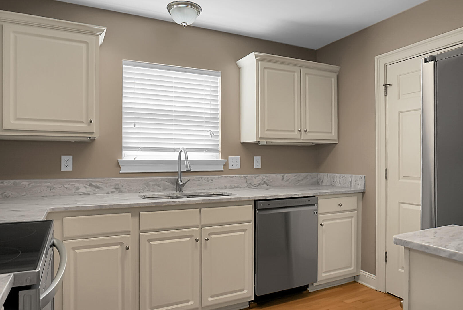1545 Ashley River Road, Unit 2Q Charleston, SC 29407 - Photo 13 of 29 1545 Ashley Rd23