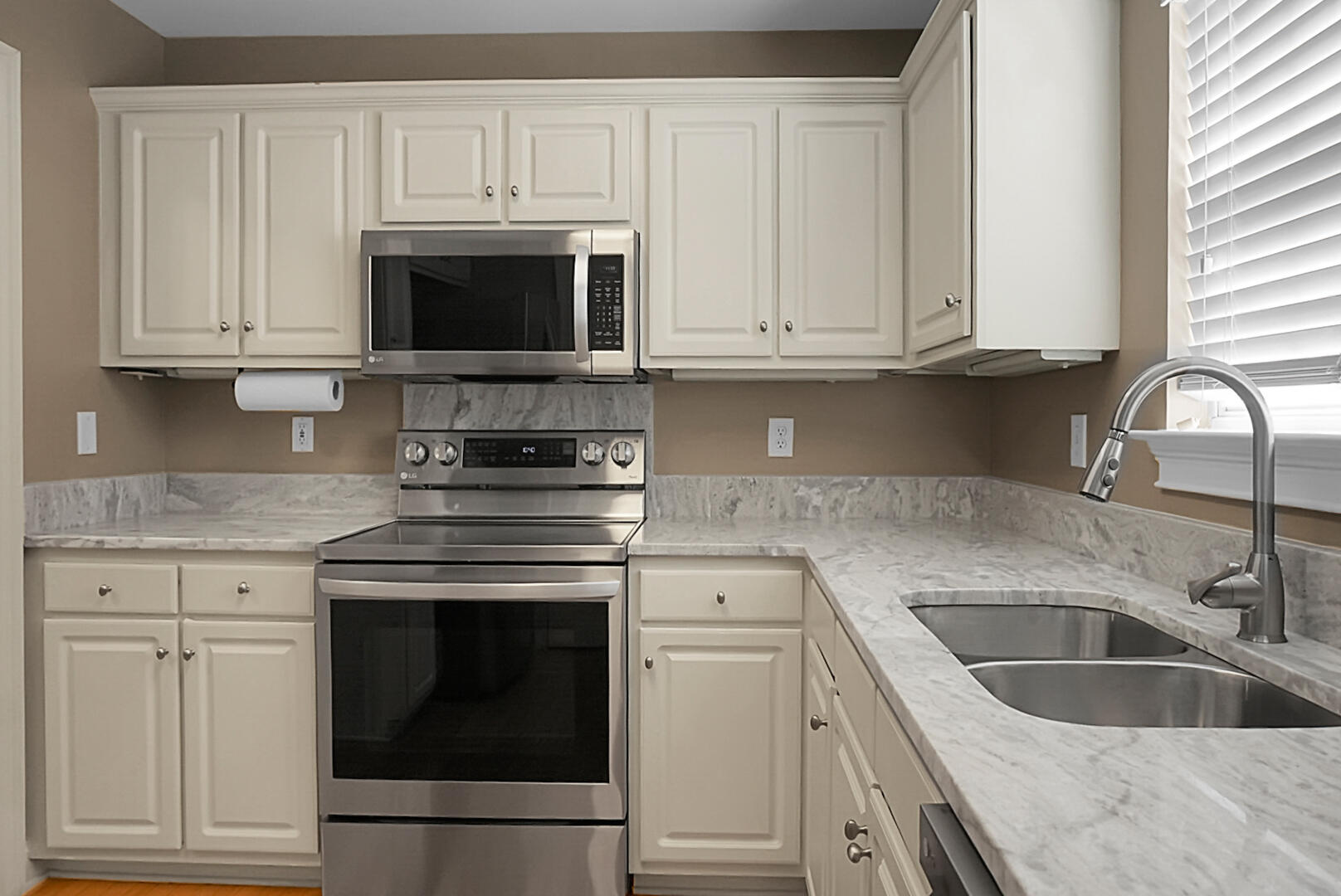 1545 Ashley River Road, Unit 2Q Charleston, SC 29407 - Photo 14 of 29 1545 Ashley Rd24
