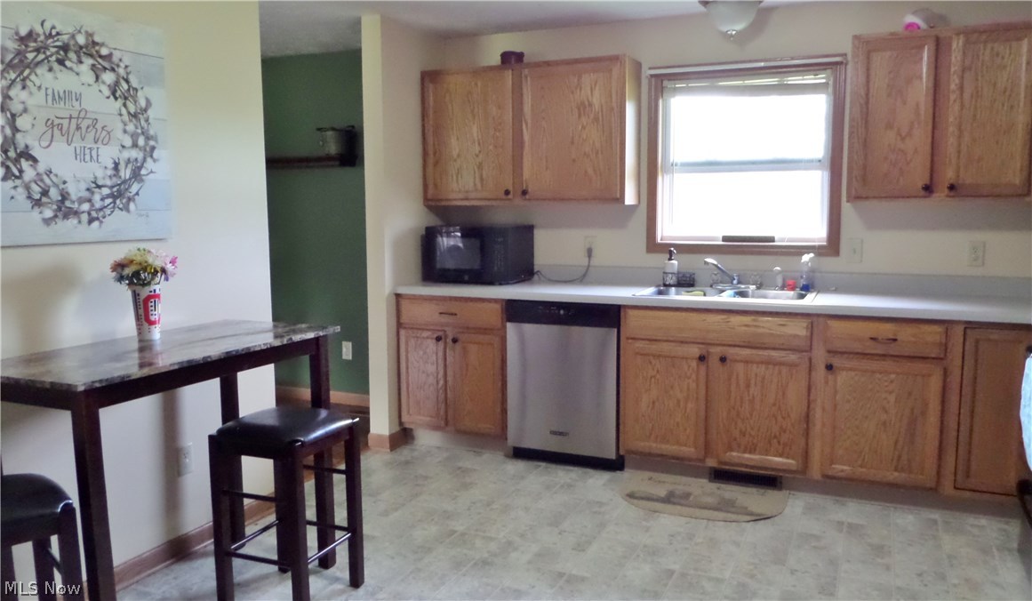 9545 Windham Parkman Road Windham, OH 44288 - Photo 9 of 19 Gallery Image 9
