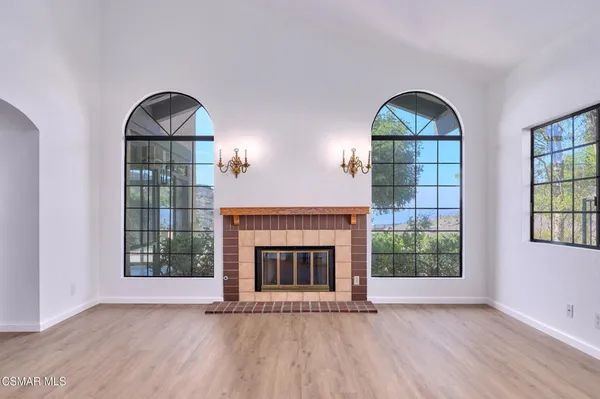 a view of entryway with a front door