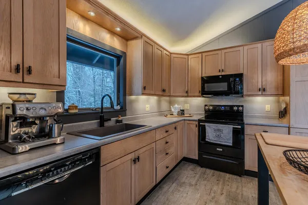 $695,000 | 1161 Little Pond Road, Londonderry, VT 05148