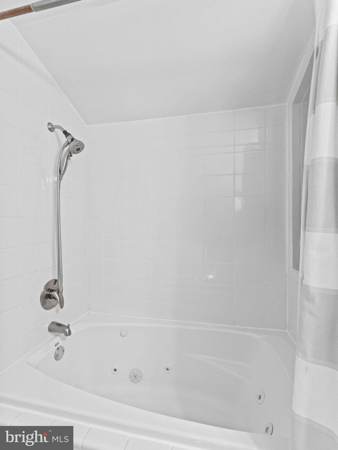 21 Viewpoint Lane Levittown, PA 19054 - Photo 21 of 26 a bathroom with a bathtub