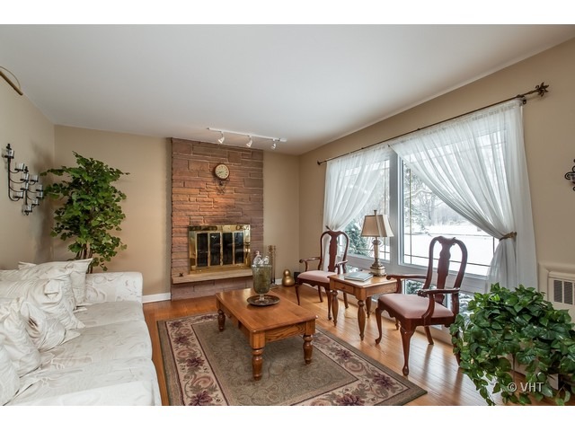 2144 Central Road Glenview, IL 60025 - Photo 2 of 16 Gallery Image 2