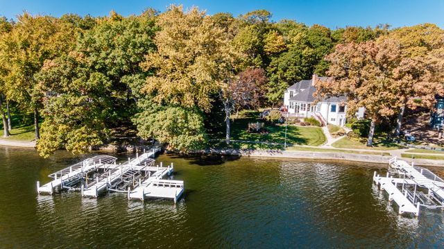 2556 North Shore Drive, Delavan, WI 53115