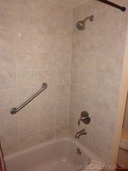 30514 Ridgefield Avenue Warren, MI 48088 - Photo 15 of 22 31259041-14.JPG