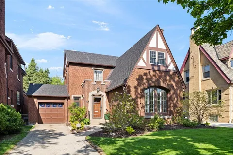 $489,000 | 9814 South Hoyne Avenue, Chicago, IL 60643