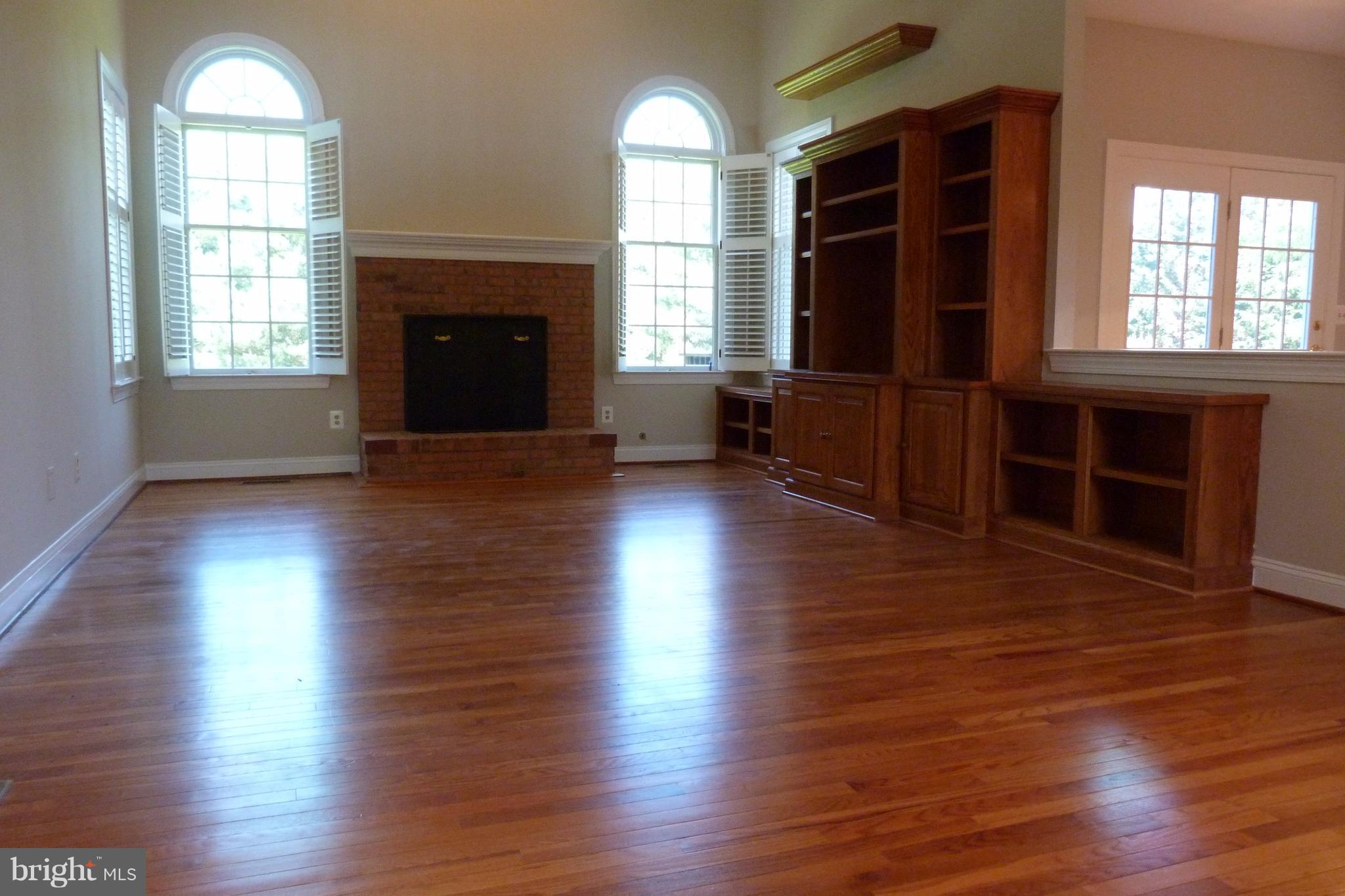 1716 Raleigh Hill Road Vienna, VA 22182 - Photo 4 of 30 Built-ins/Plantation Shutters/Woodburning FP