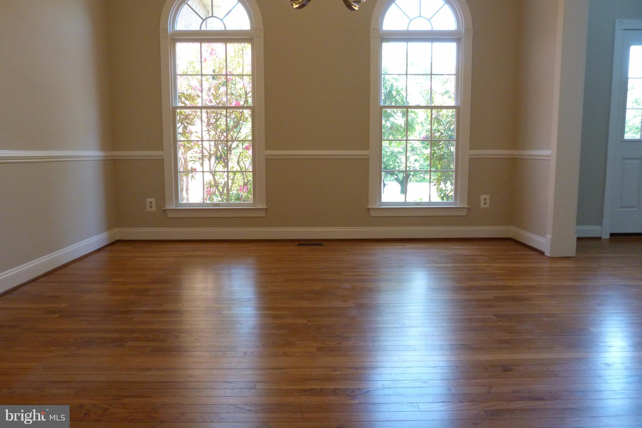 1716 Raleigh Hill Road Vienna, VA 22182 - Photo 9 of 30 Spacious with Gorgeous Views of Yard/Court