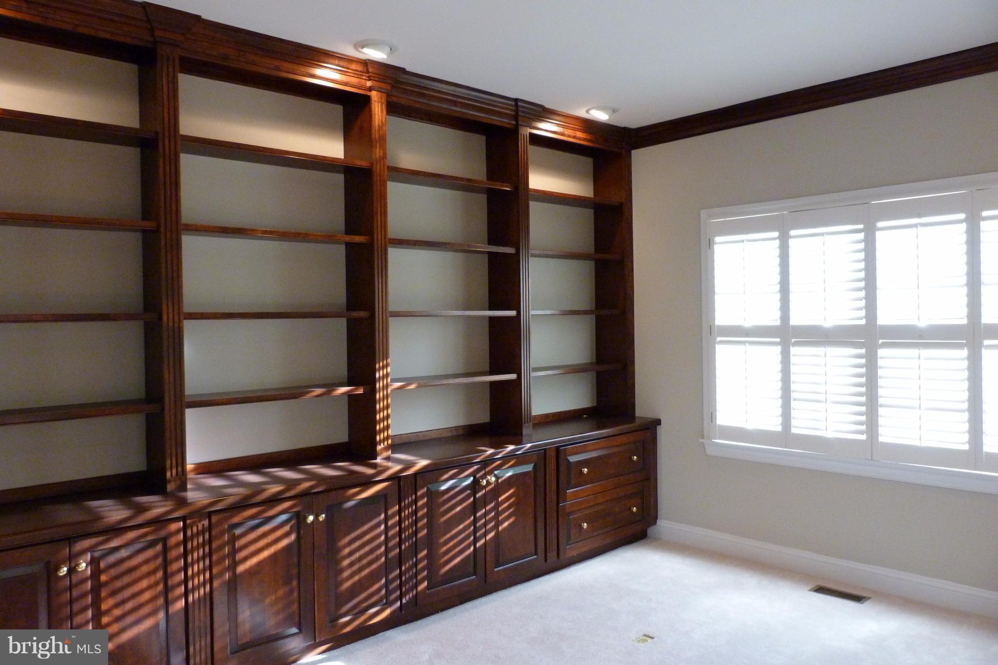 1716 Raleigh Hill Road Vienna, VA 22182 - Photo 10 of 30 Den/Study/Library - Built-Ins & Bright