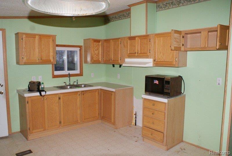 6426 Bricker Road Melvin, MI 48454 - Photo 10 of 23 DSC07388.JPG