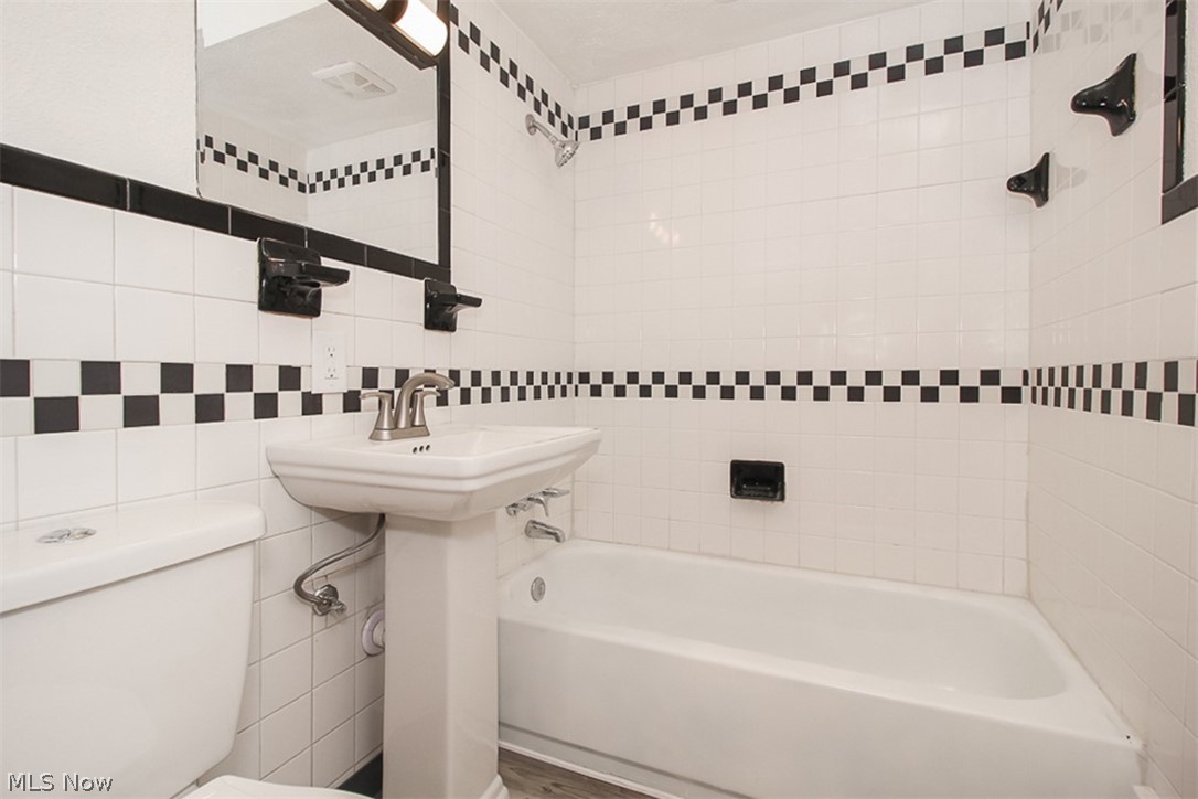 19700 Marvin Road Cleveland, OH 44128 - Photo 3 of 33 Gallery Image 3
