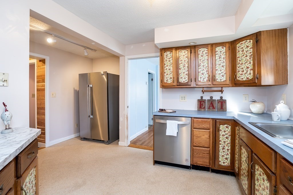 2450 Wilbraham Road Springfield, MA 01129 - Photo 5 of 36