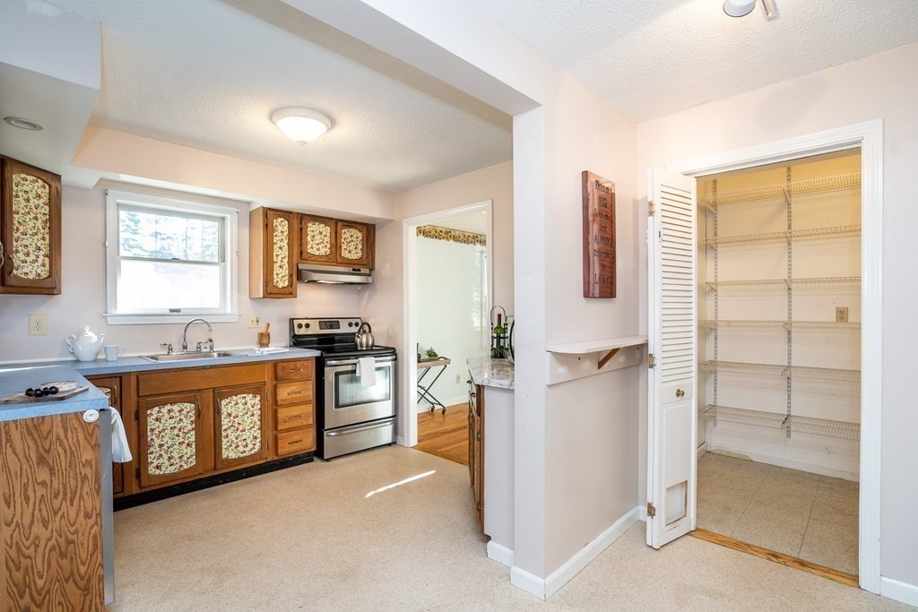 2450 Wilbraham Road Springfield, MA 01129 - Photo 6 of 36