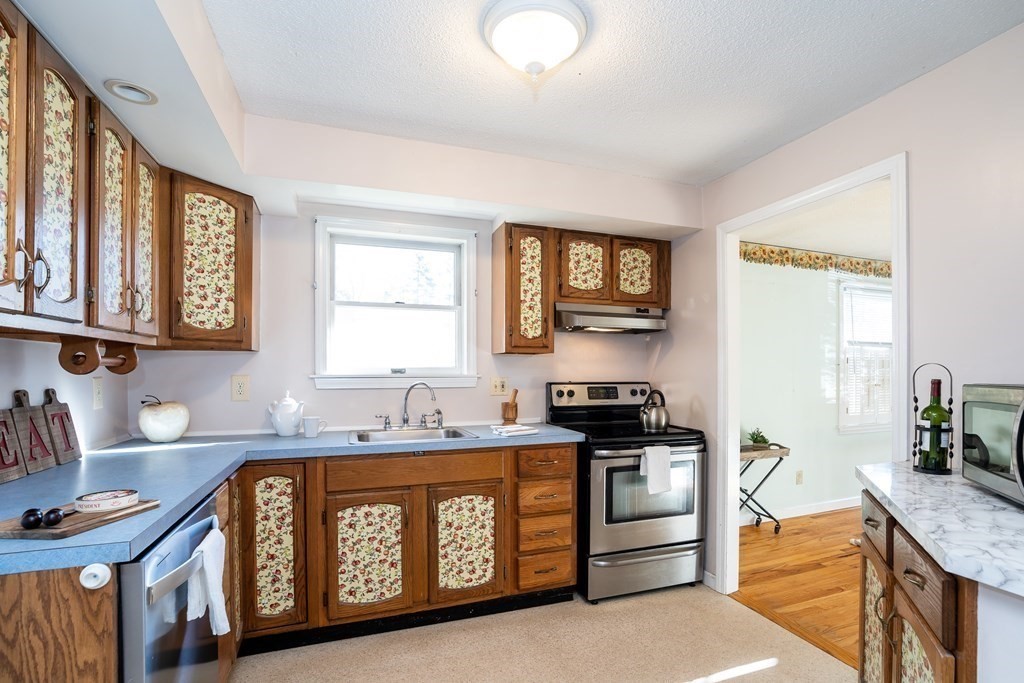 2450 Wilbraham Road Springfield, MA 01129 - Photo 7 of 36