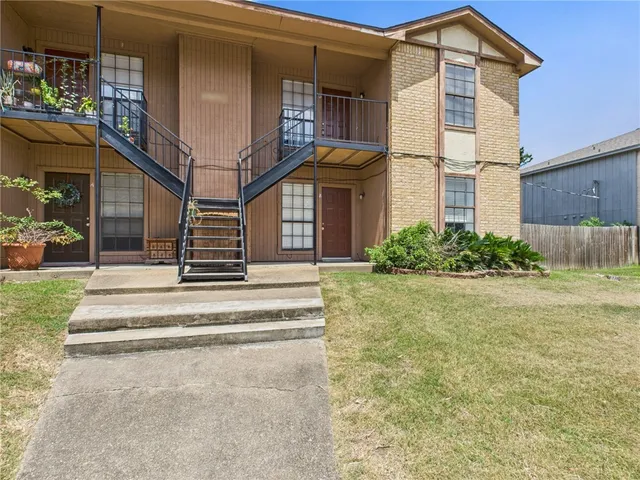 $1,000 | 1802 Woodsman Drive, Unit C, College Station, TX 77840