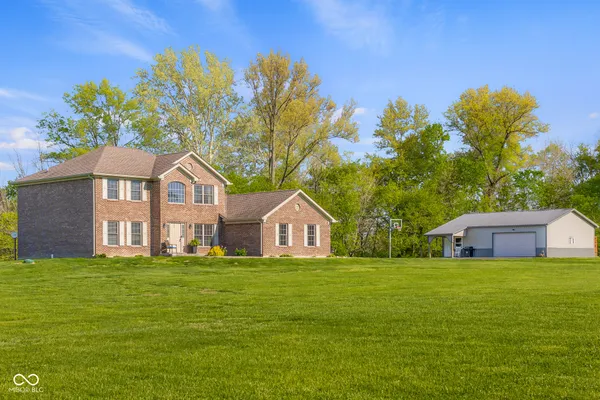 $775,000 | 11005 North County Road 425 East, Hope, IN 47246