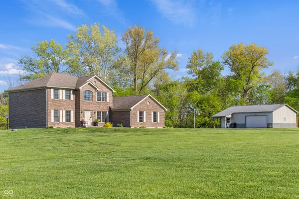 $775,000 | 11005 North County Road 425 East, Hope, IN 47246