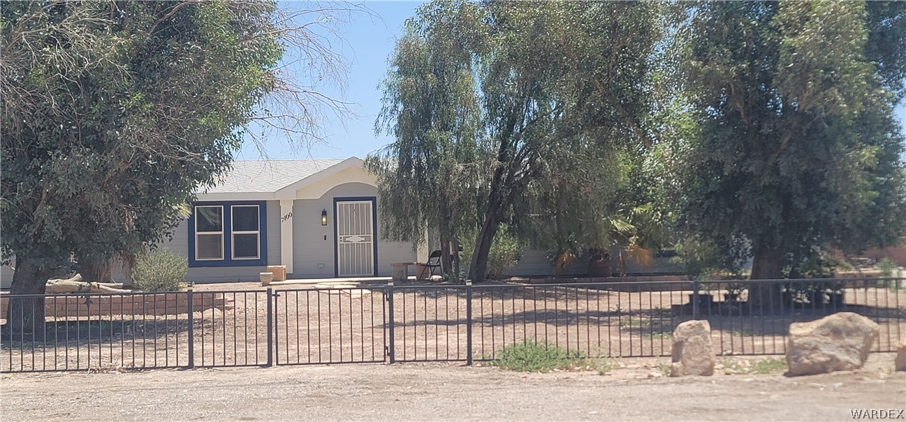 7100 Mountain View Road Mohave Valley, AZ 86440 - Photo 2 of 35