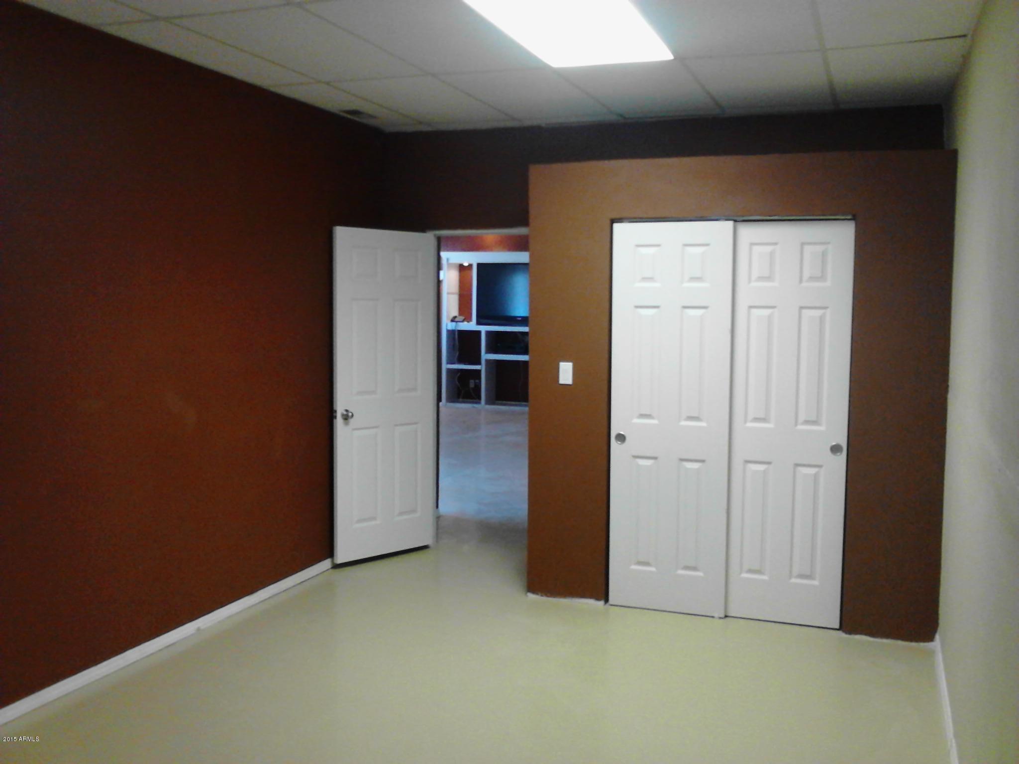 1829 West Irvine Road Phoenix, AZ 85086 - Photo 23 of 33 an empty room with closet