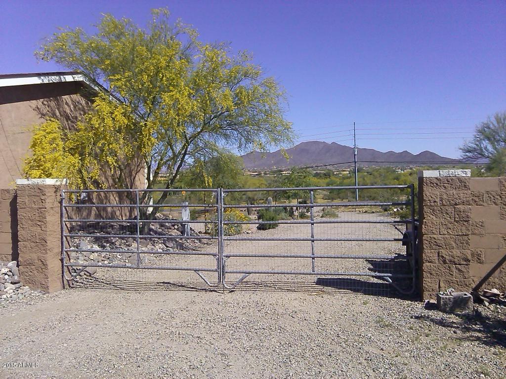 1829 West Irvine Road Phoenix, AZ 85086 - Photo 30 of 33 a view of a yard with a bench