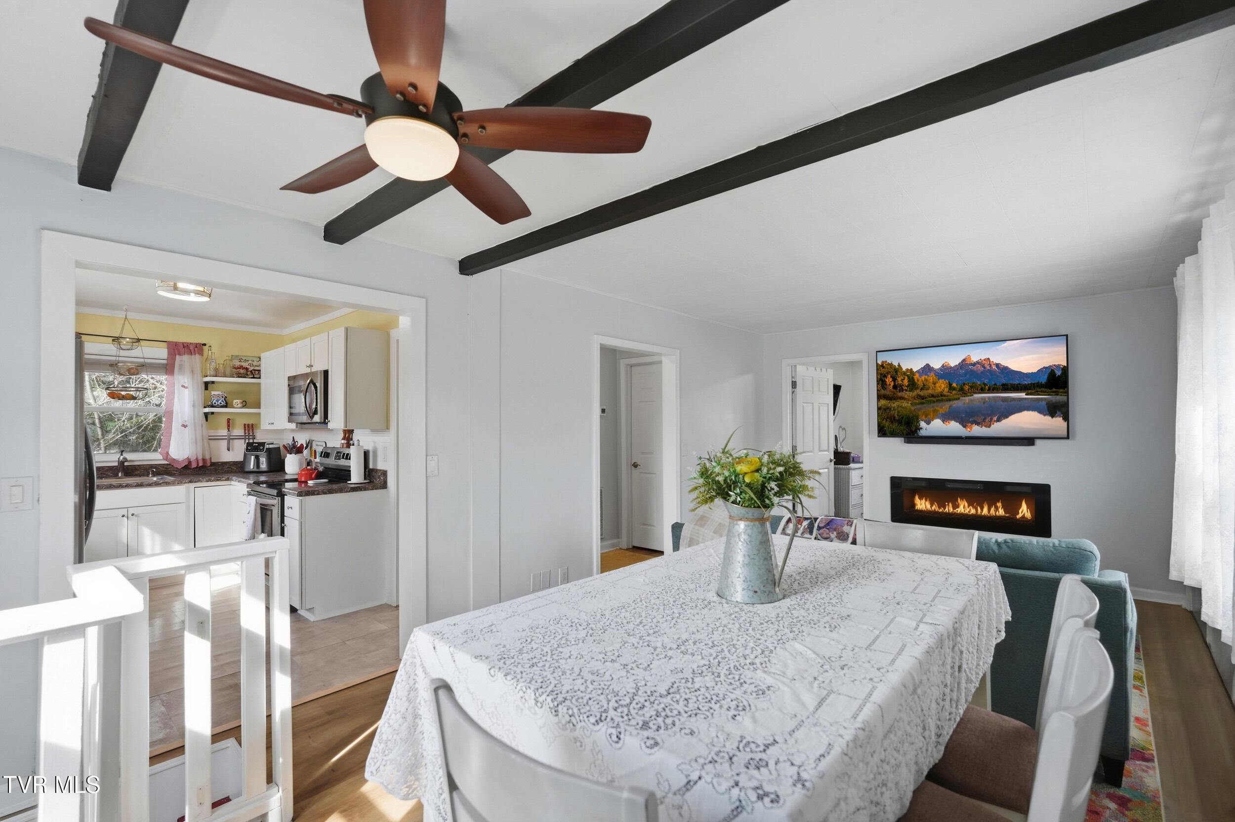 450 South Riverside Drive Elizabethton, TN 37643 - Photo 11 of 28 12_450 s riverside dr-14