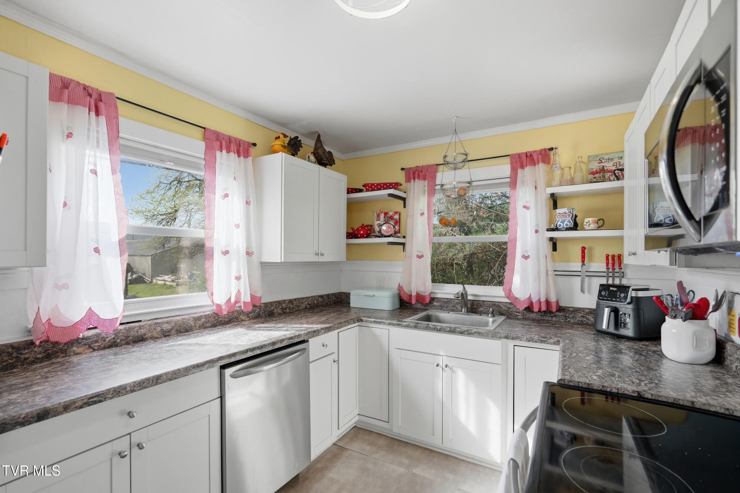 450 South Riverside Drive Elizabethton, TN 37643 - Photo 14 of 28 15_450 s riverside dr-16