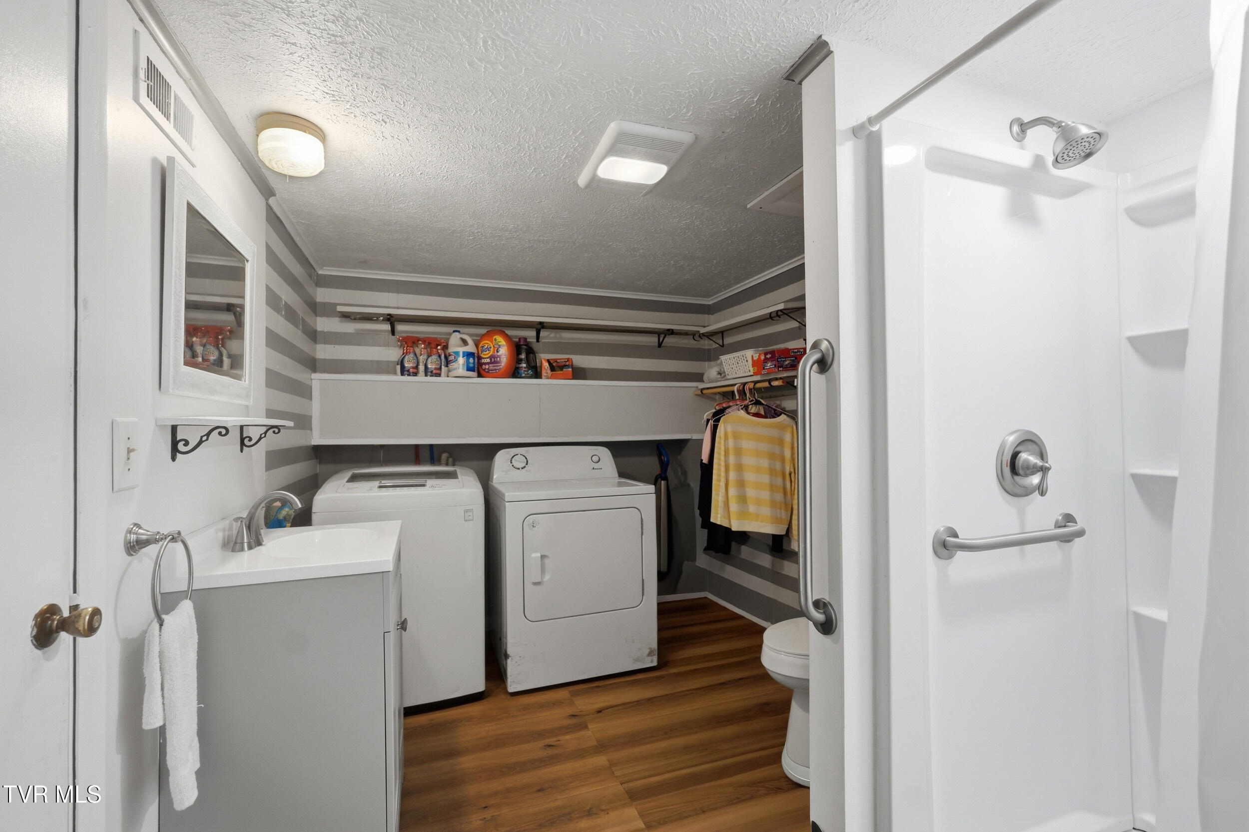 450 South Riverside Drive Elizabethton, TN 37643 - Photo 21 of 28 27_450 s riverside dr-25