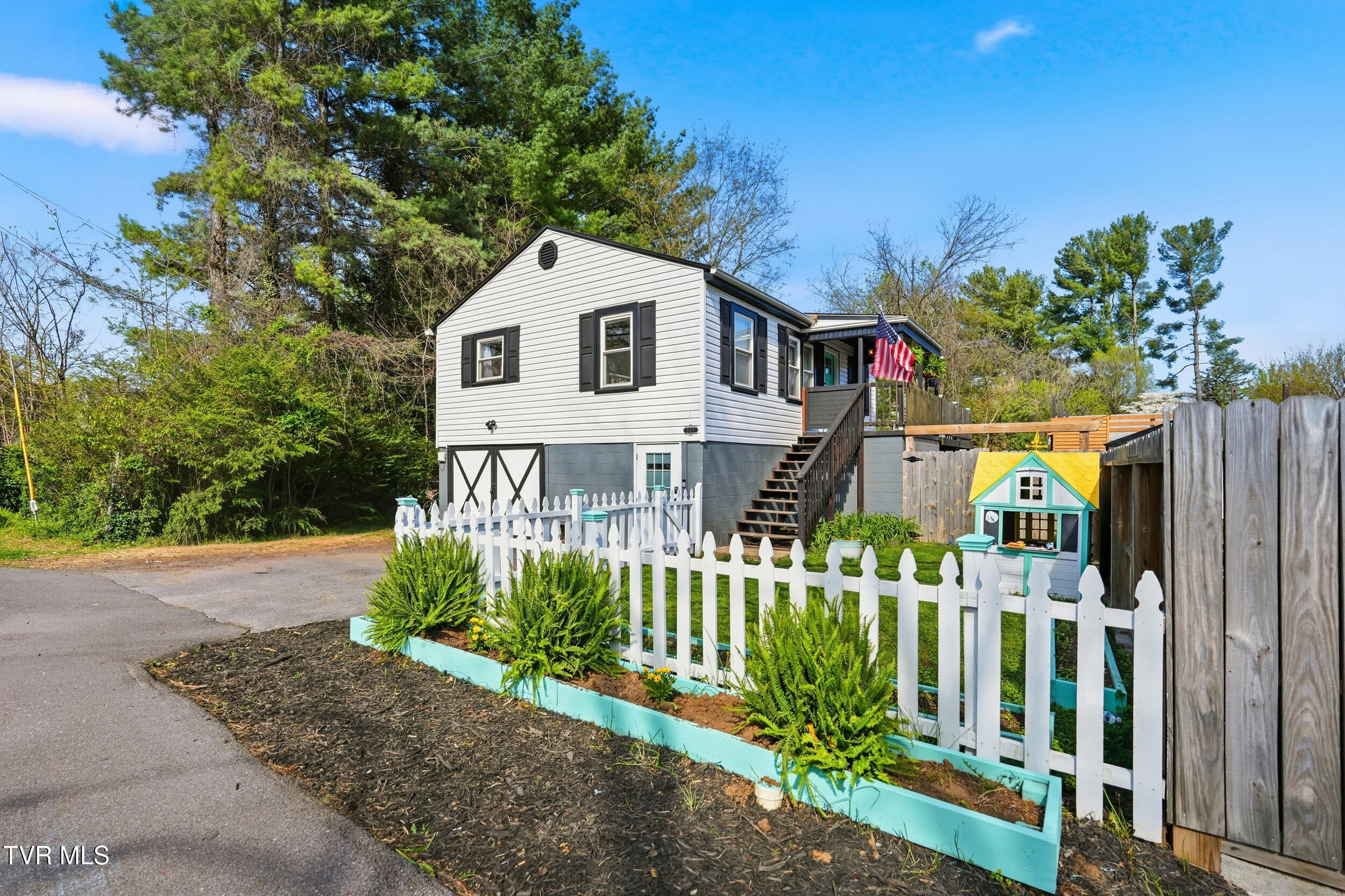 450 South Riverside Drive Elizabethton, TN 37643 - Photo 23 of 28 31_450 s riverside dr-39