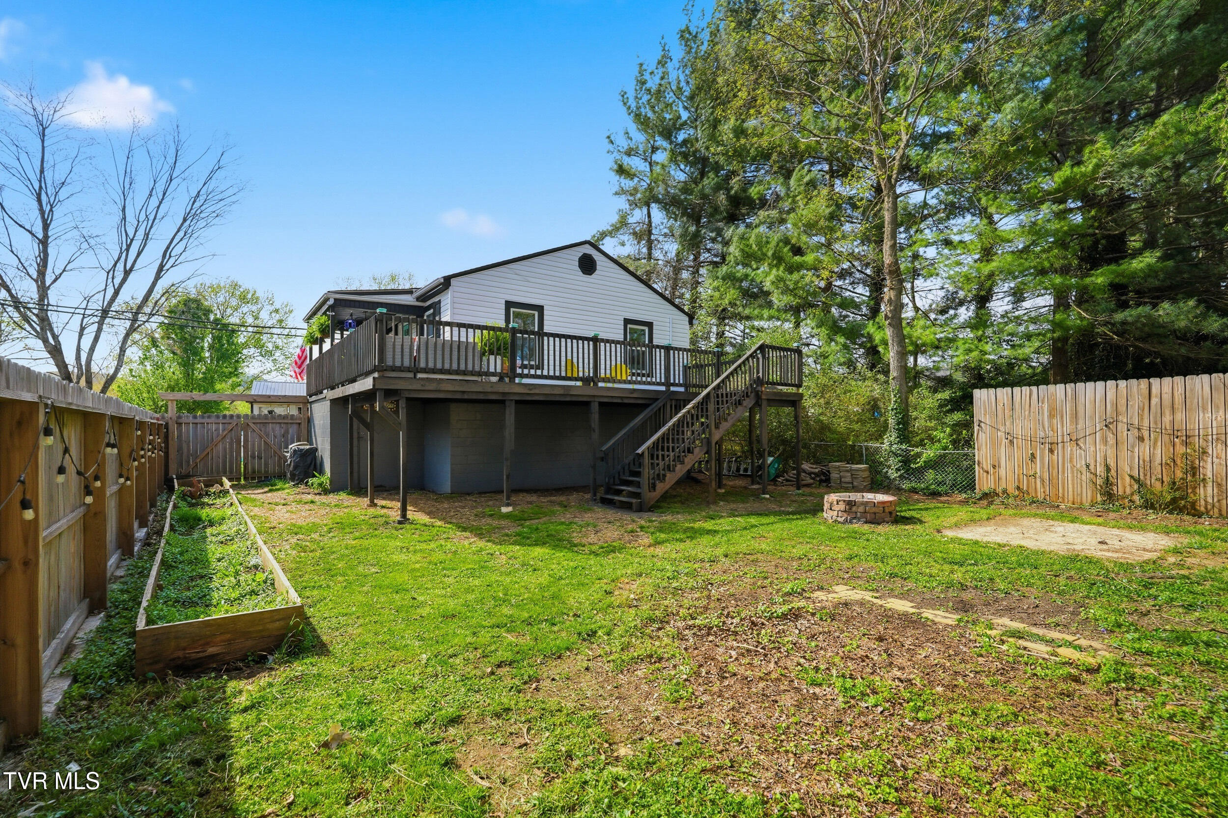 450 South Riverside Drive Elizabethton, TN 37643 - Photo 24 of 28 32_450 s riverside dr-35