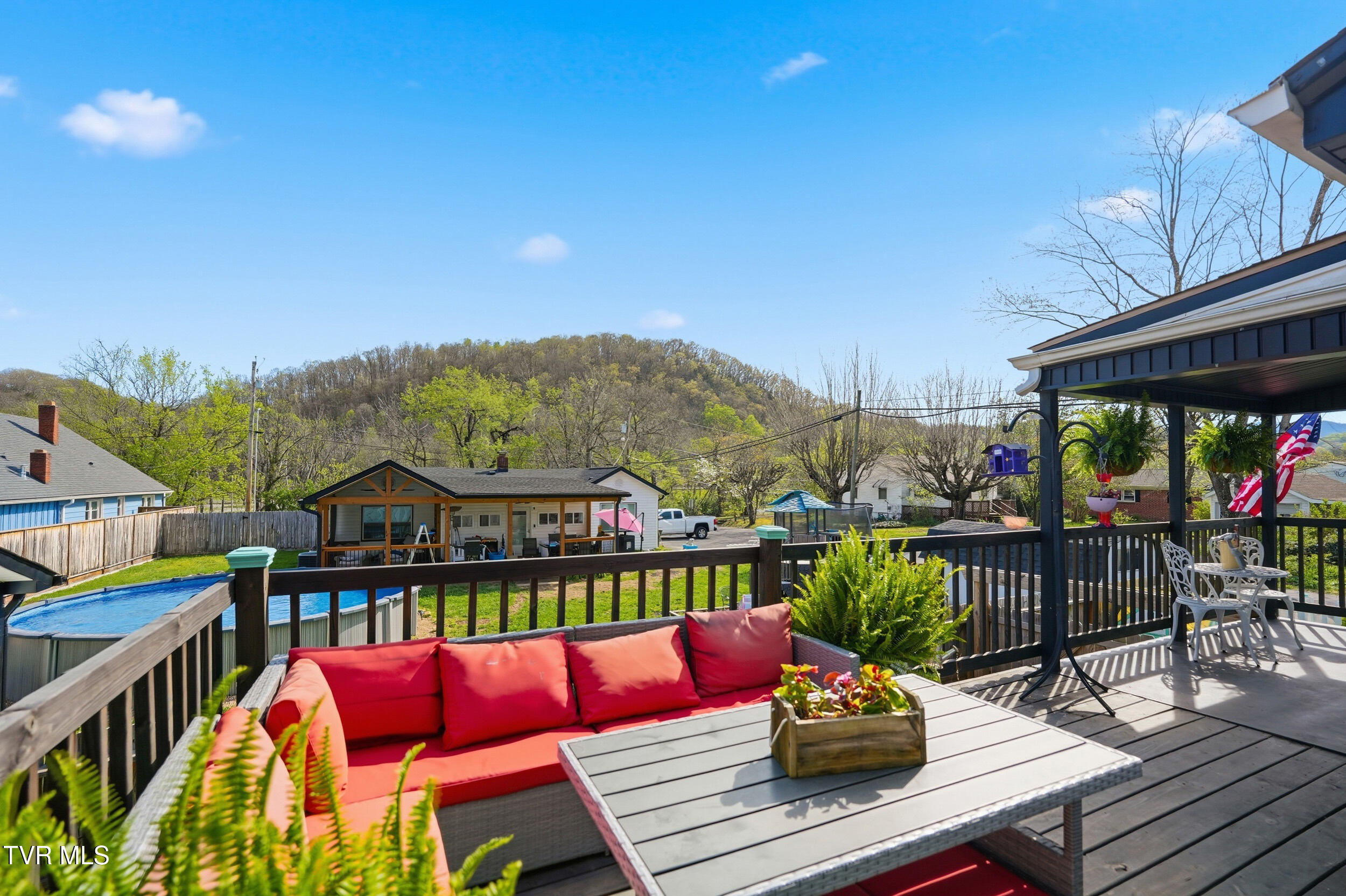 450 South Riverside Drive Elizabethton, TN 37643 - Photo 4 of 28 4_450 s riverside dr-36